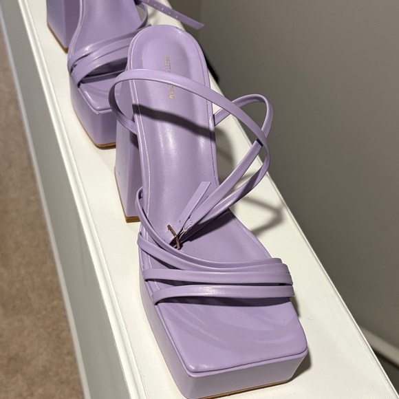 PrettyLittleThing Purple Platform Sandals - Picture 2 of 5